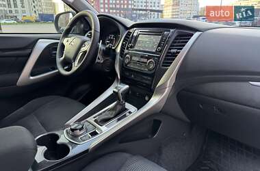Внедорожник / Кроссовер Mitsubishi Pajero Sport 2017 в 