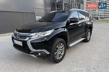 Внедорожник / Кроссовер Mitsubishi Pajero Sport 2017 в 