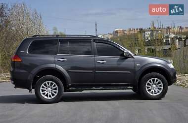 Позашляховик / Кросовер Mitsubishi Pajero Sport 2011 в 