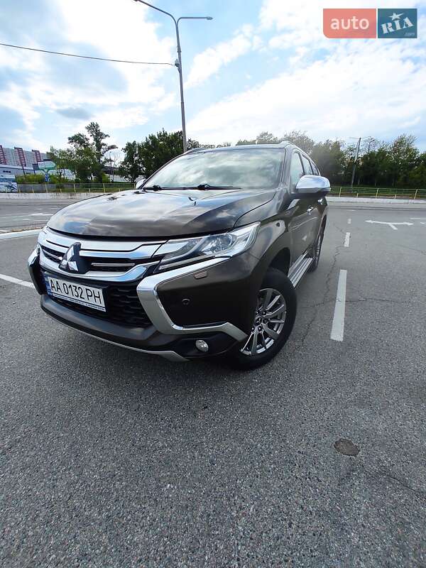 Внедорожник / Кроссовер Mitsubishi Pajero Sport 2016 в Киеве