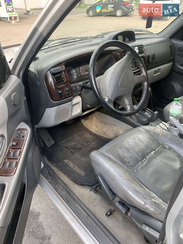 Mitsubishi Pajero Sport 2002