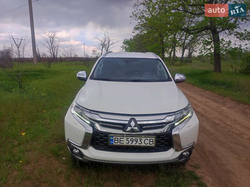 Внедорожник / Кроссовер Mitsubishi Pajero Sport 2017 в Николаеве