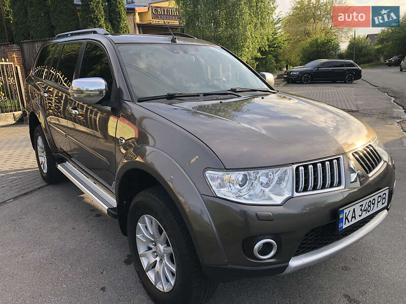Позашляховик / Кросовер Mitsubishi Pajero Sport 2013 в Вінниці