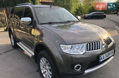 Внедорожник / Кроссовер Mitsubishi Pajero Sport 2013 в 