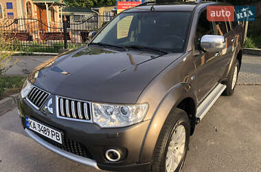 Внедорожник / Кроссовер Mitsubishi Pajero Sport 2013 в 