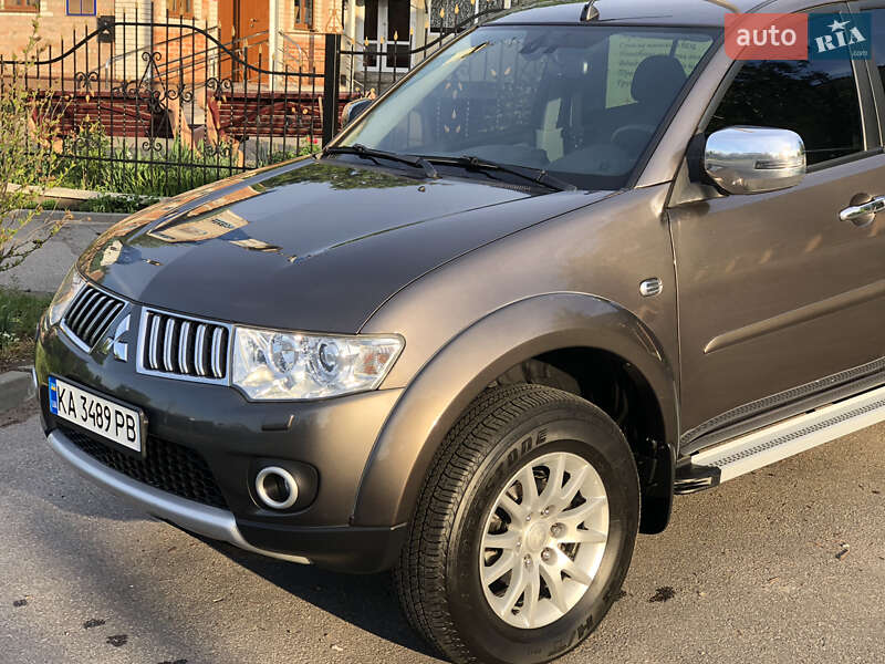 Позашляховик / Кросовер Mitsubishi Pajero Sport 2013 в Вінниці