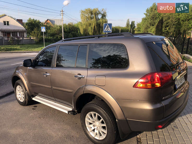 Позашляховик / Кросовер Mitsubishi Pajero Sport 2013 в Вінниці