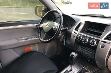 Внедорожник / Кроссовер Mitsubishi Pajero Sport 2013 в 