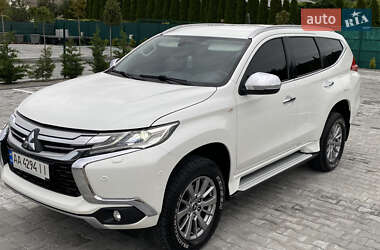Позашляховик / Кросовер Mitsubishi Pajero Sport 2016 в 