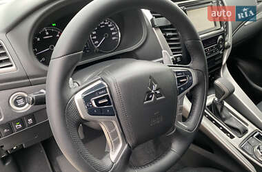 Позашляховик / Кросовер Mitsubishi Pajero Sport 2016 в 