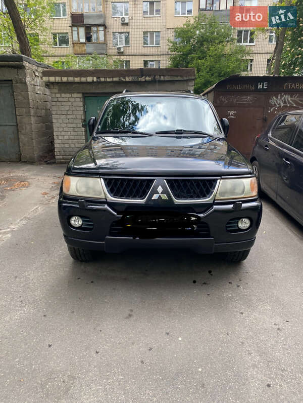 Внедорожник / Кроссовер Mitsubishi Pajero Sport 2006 в 