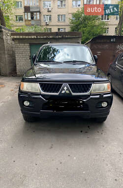 Внедорожник / Кроссовер Mitsubishi Pajero Sport 2006 в 