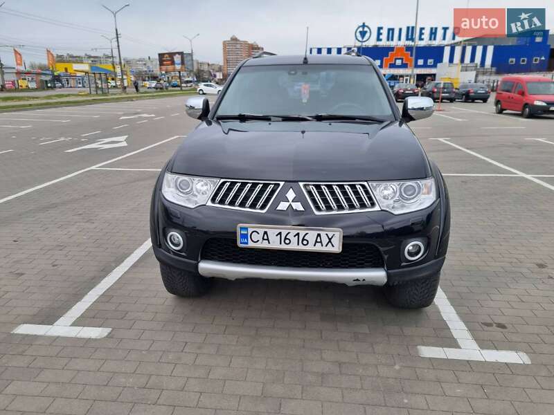 Mitsubishi Pajero Sport 2013
