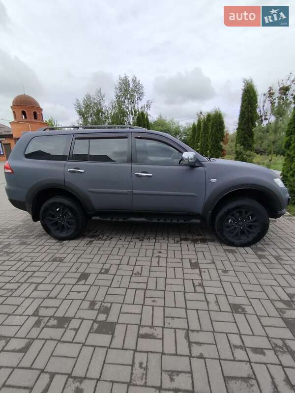 Внедорожник / Кроссовер Mitsubishi Pajero Sport 2014 в Ровно