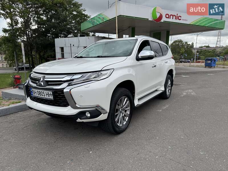 Внедорожник / Кроссовер Mitsubishi Pajero Sport 2016 в 