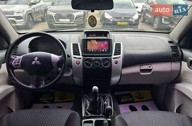 Внедорожник / Кроссовер Mitsubishi Pajero Sport 2013 в 