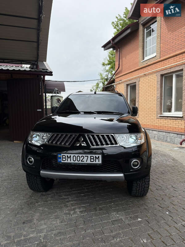 Внедорожник / Кроссовер Mitsubishi Pajero Sport 2010 в Сумах