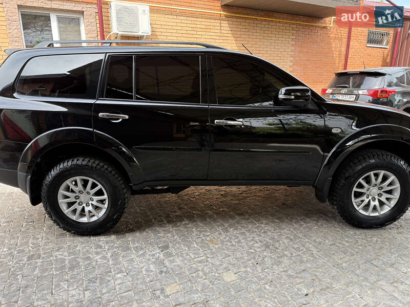 Внедорожник / Кроссовер Mitsubishi Pajero Sport 2010 в Сумах