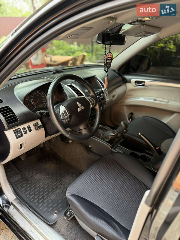 Внедорожник / Кроссовер Mitsubishi Pajero Sport 2010 в Сумах