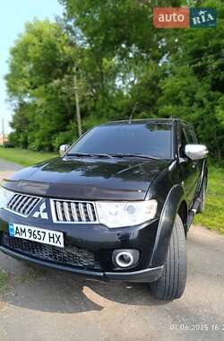 Внедорожник / Кроссовер Mitsubishi Pajero Sport 2013 в Андрушевке