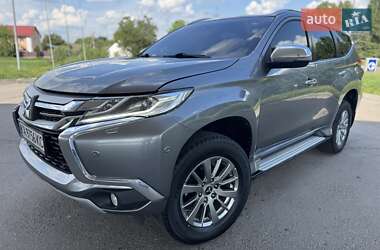 Внедорожник / Кроссовер Mitsubishi Pajero Sport 2017 в Миргороде