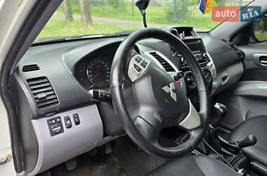 Внедорожник / Кроссовер Mitsubishi Pajero Sport 2014 в 