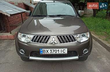 Внедорожник / Кроссовер Mitsubishi Pajero Sport 2013 в Хмельницком