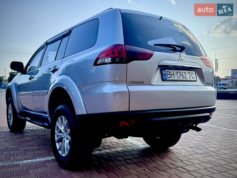 Внедорожник / Кроссовер Mitsubishi Pajero Sport 2015 в Одессе