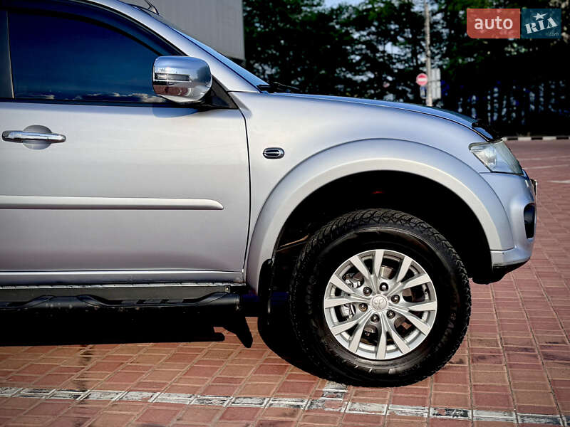 Внедорожник / Кроссовер Mitsubishi Pajero Sport 2015 в Одессе