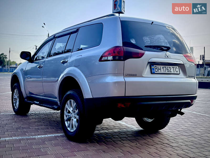 Внедорожник / Кроссовер Mitsubishi Pajero Sport 2015 в Одессе