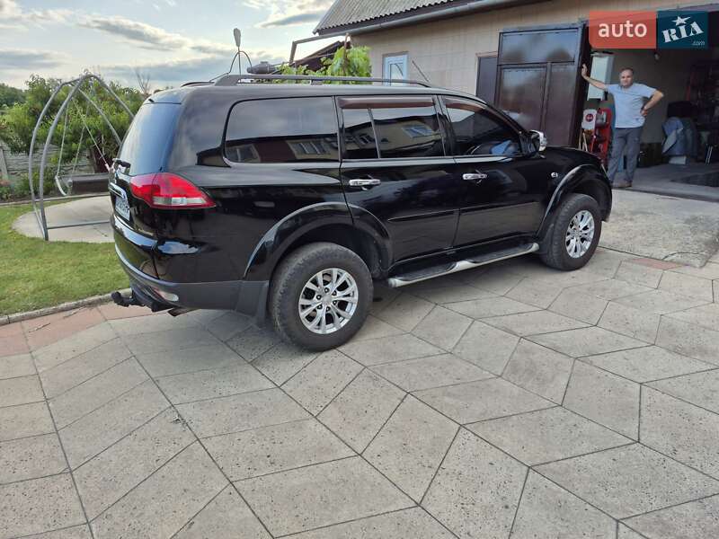 Внедорожник / Кроссовер Mitsubishi Pajero Sport 2014 в Чернобае