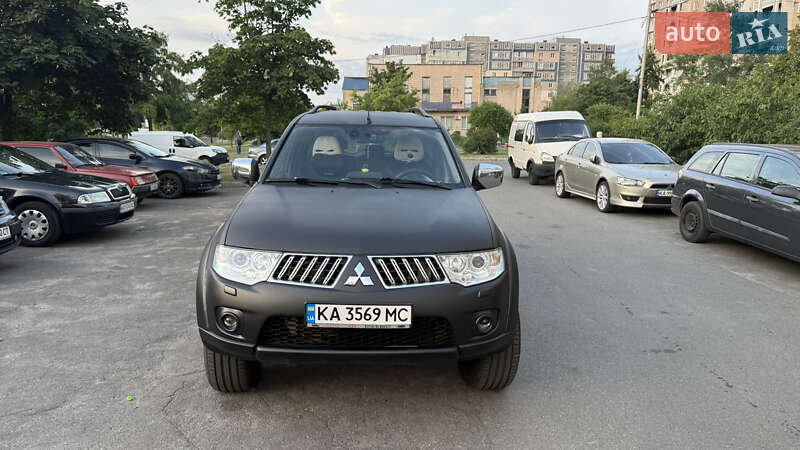 Внедорожник / Кроссовер Mitsubishi Pajero Sport 2010 в Киеве