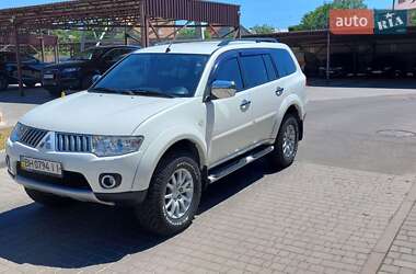 Внедорожник / Кроссовер Mitsubishi Pajero Sport 2012 в 