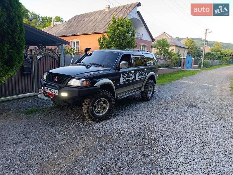 Позашляховик / Кросовер Mitsubishi Pajero Sport 2000 в Сваляві