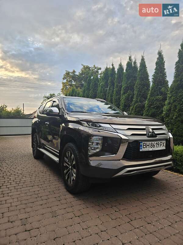 Mitsubishi Pajero Sport 2020
