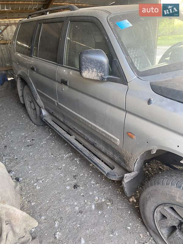 Внедорожник / Кроссовер Mitsubishi Pajero Sport 2000 в Глобине