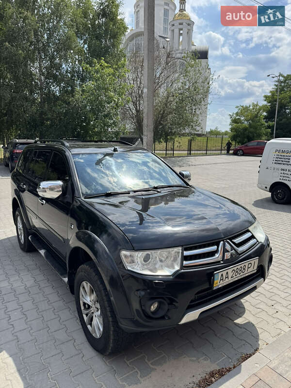 Внедорожник / Кроссовер Mitsubishi Pajero Sport 2013 в Буче