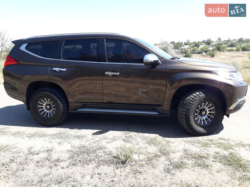 Внедорожник / Кроссовер Mitsubishi Pajero Sport 2016 в Еланце