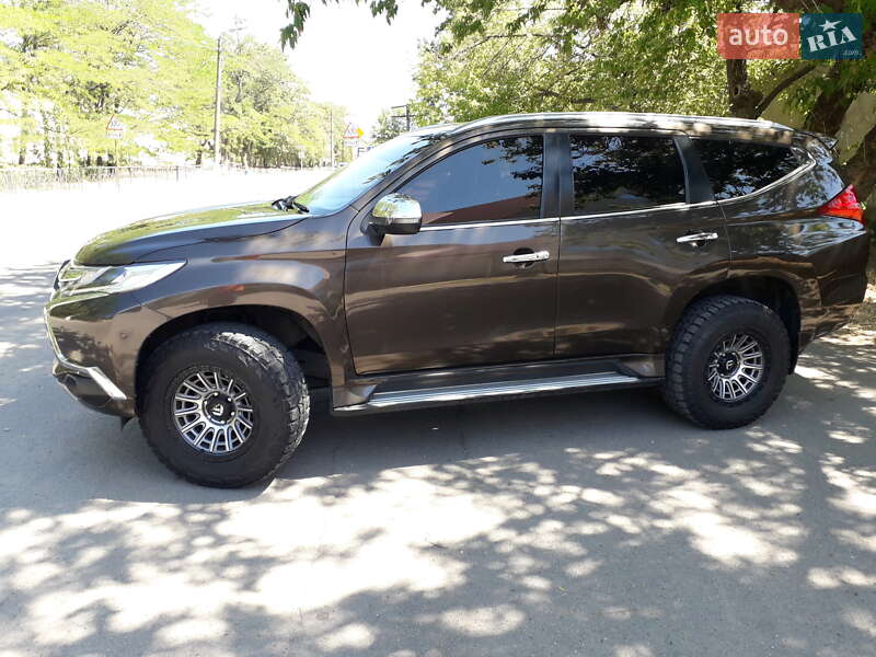 Внедорожник / Кроссовер Mitsubishi Pajero Sport 2016 в Еланце