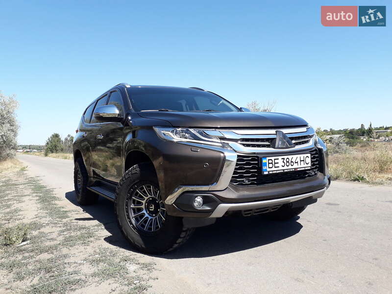 Внедорожник / Кроссовер Mitsubishi Pajero Sport 2016 в Еланце