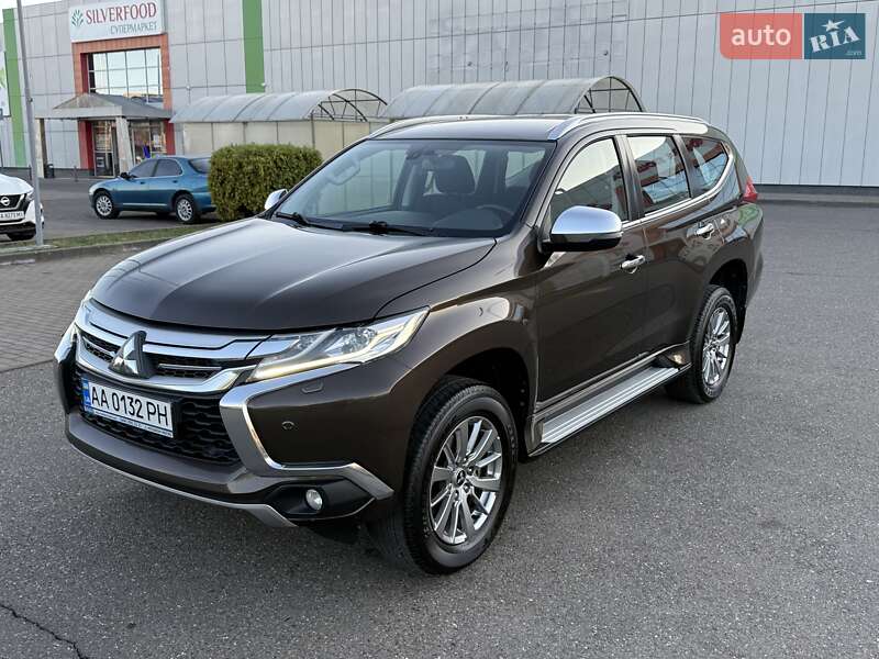 Позашляховик / Кросовер Mitsubishi Pajero Sport 2016 в Виноградові