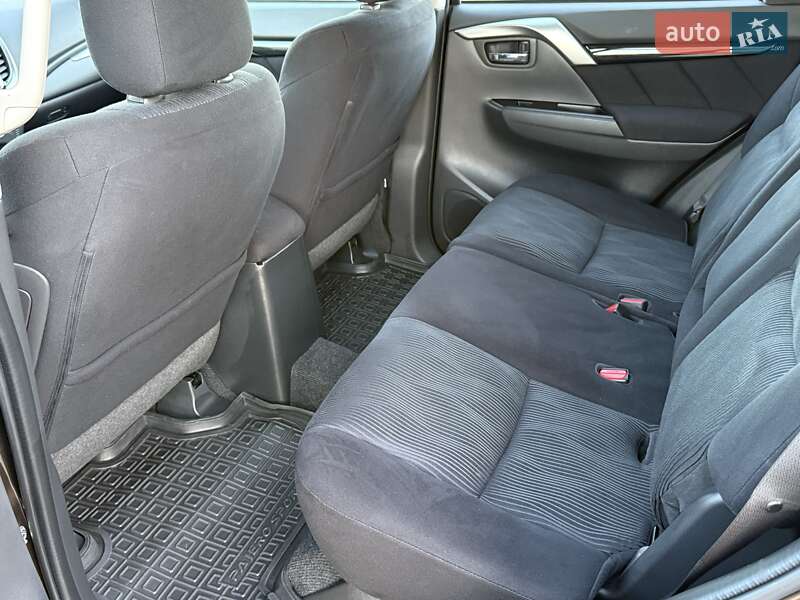 Позашляховик / Кросовер Mitsubishi Pajero Sport 2016 в Виноградові