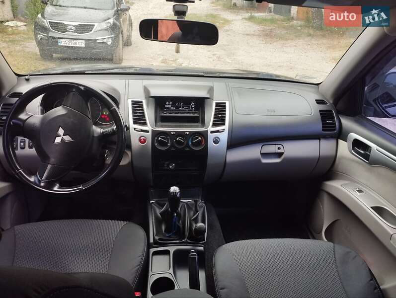 Внедорожник / Кроссовер Mitsubishi Pajero Sport 2011 в Каневе