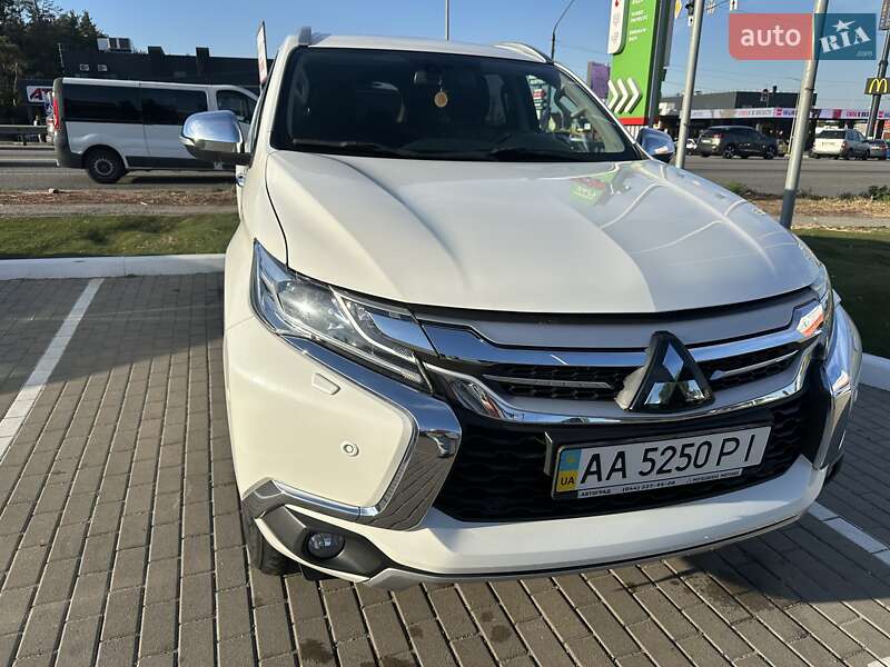Внедорожник / Кроссовер Mitsubishi Pajero Sport 2018 в Киеве