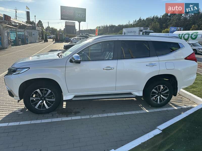 Внедорожник / Кроссовер Mitsubishi Pajero Sport 2018 в Киеве