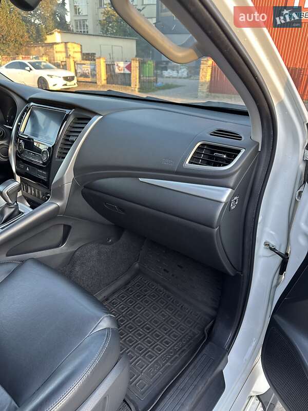 Внедорожник / Кроссовер Mitsubishi Pajero Sport 2018 в Киеве