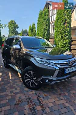 Позашляховик / Кросовер Mitsubishi Pajero Sport 2017 в Києві