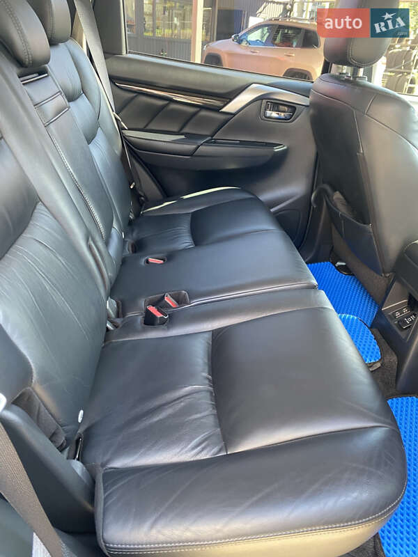 Позашляховик / Кросовер Mitsubishi Pajero Sport 2018 в Броварах