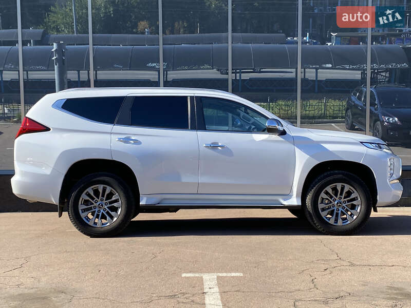Внедорожник / Кроссовер Mitsubishi Pajero Sport 2024 в Киеве