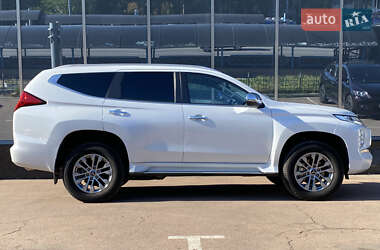 Позашляховик / Кросовер Mitsubishi Pajero Sport 2024 в 